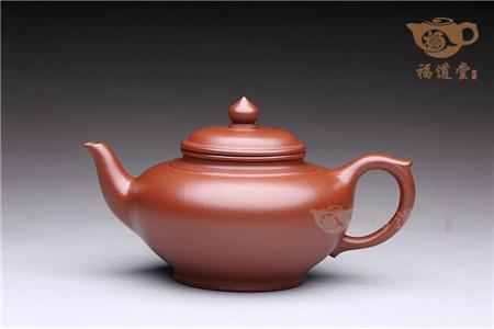 汪建球紫砂作品看似平淡無奇，卻又經(jīng)得起百看不厭，具有藝術魅力