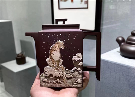 關(guān)姍老師的泥繪——雪豹，全然忽略了汪慶紅老師的純手工