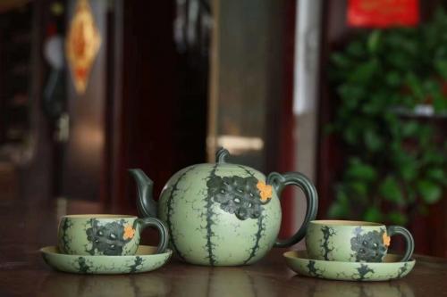 2018江蘇?藝博?杯?工藝精?品?大?獎(jiǎng)????賽?金獎(jiǎng)作品《西瓜壺》