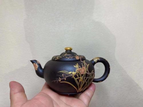 張燁老師重工作品，這把壺裝飾的太驚艷了