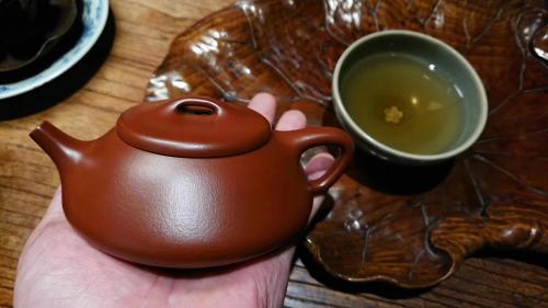 比朱泥更珍稀的雞血大紅袍，究竟憑什么火出紫砂圈？