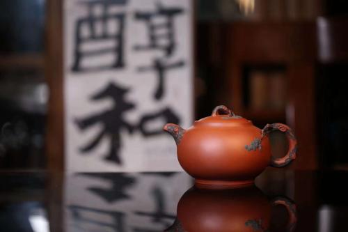 莊旻作品【勁松壺】，老味十足之中又見(jiàn)生機(jī)煥發(fā)
