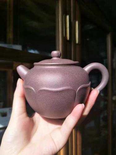 紫砂壺上出現(xiàn)的白點是什么