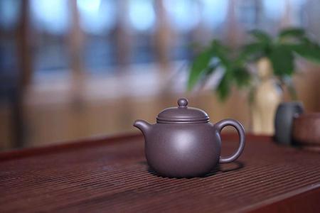 景舟架構(gòu)，又存韋安之儒雅，兼具小品之精巧《匏尊》