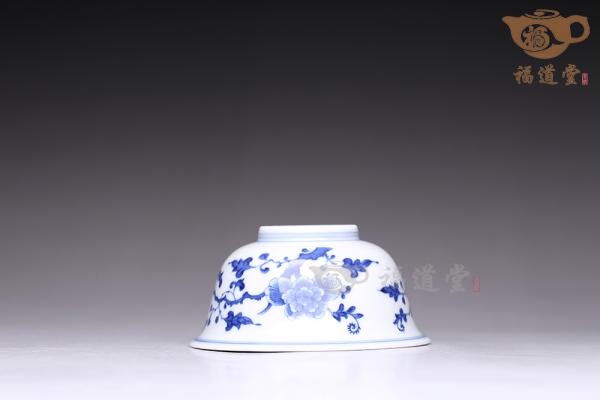 缠枝花卉蝴蝶杯