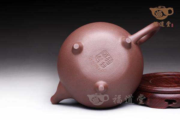 开光三足鼎壶