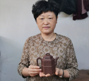陈依群
