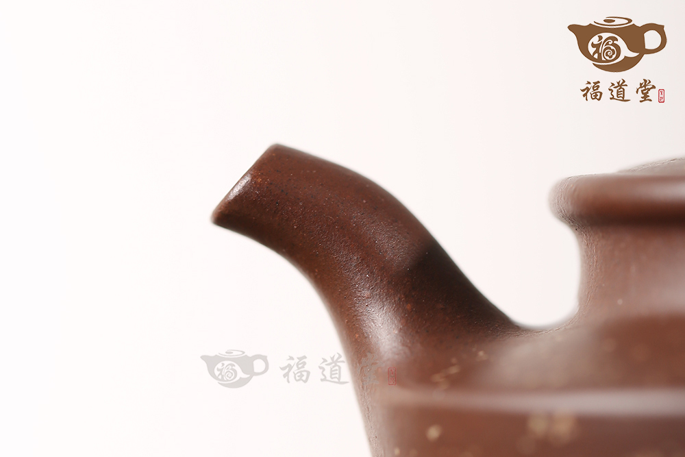 腰圓古卣華亭
