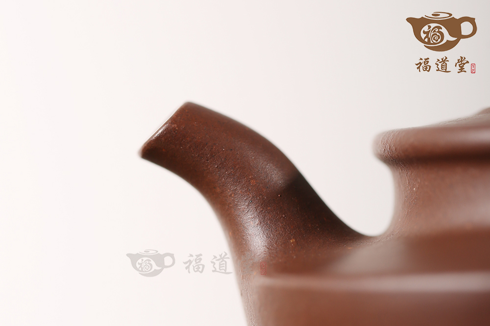 腰圓古卣華亭