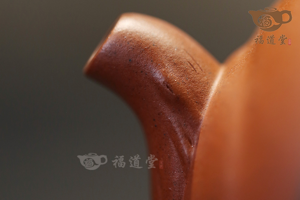 秦嶙