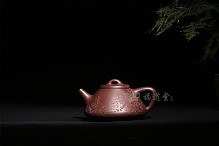 梅花和石瓢壶的结合，也是壶艺师们喜爱的风格