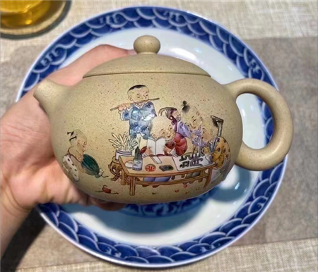 珏窑经典画片五子登科在西施壶上呈现