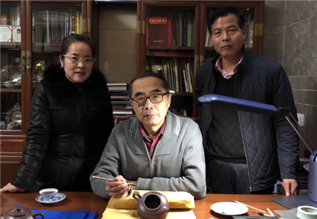 岁月在匠人身上留下了痕迹，也让作品更具感染力