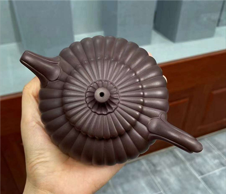 汪庆红老师新作《扁菊壶》