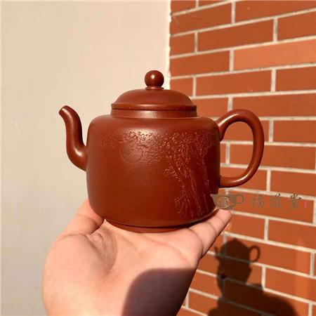 《玉柱壶》许莲制，陆轶舟刻绘装饰