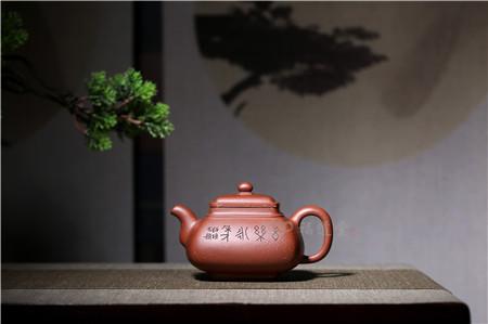 顾婷、汤杰合制《四方玉露》，顾绍培书题，犹如画龙点睛