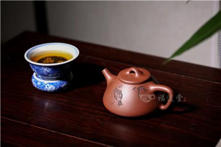 赏识子冶石瓢壶体透出的一种“骨力”