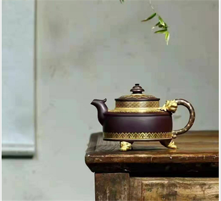 独创真黄金紫砂壶——《游龙戏凤》