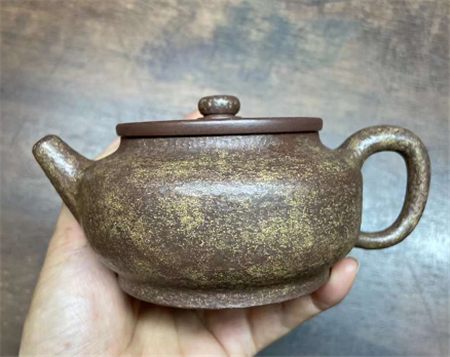宜兴首创紫砂装饰工艺