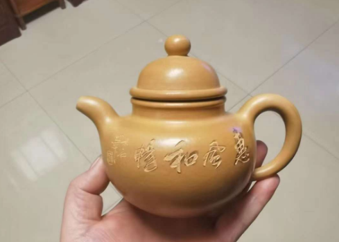 还没遇火就被预留，生胚紫砂壶，沈丹制，木石刻绘