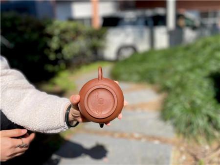 国工老师胡小香紫砂作品《含香壶》，别致的壶底受壶友喜爱