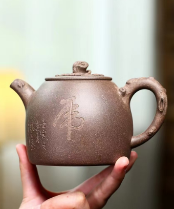 杭杰老师这把《松寅壶》的刻法大有来头