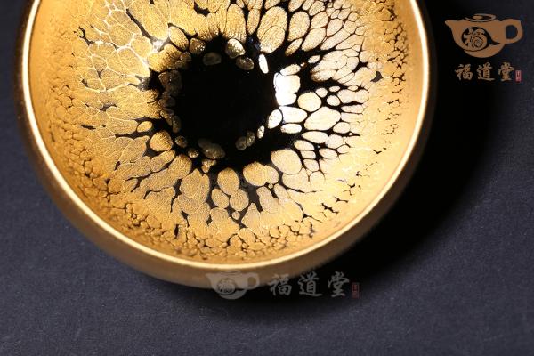 金油滴对杯