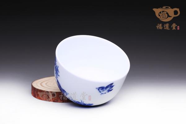 青花品茗杯