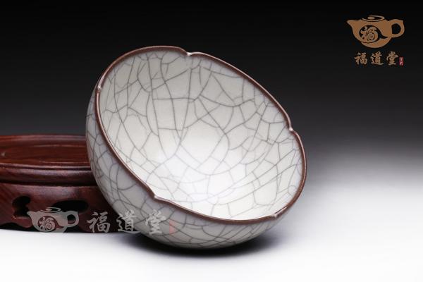 哥窑开片菱花品茗杯