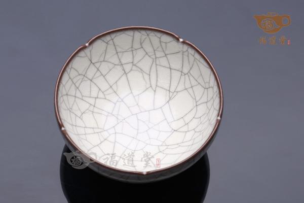 哥窑开片菱花品茗杯