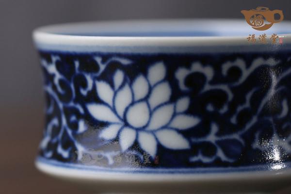 缠枝花卉马蹄杯