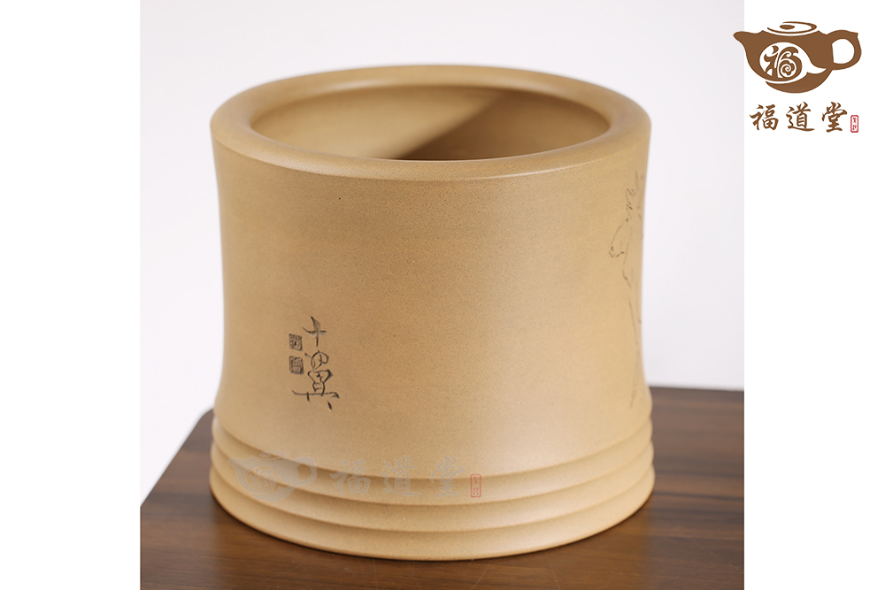 笔筒（范曾画）